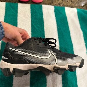 Boys Youth Nike Baseball Cleats size 3.5Y